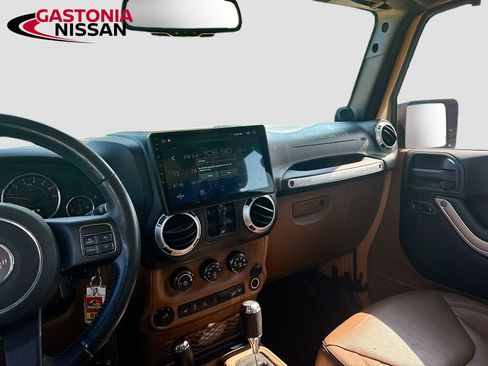 Used 2013 Jeep Wrangler Unlimited Sahara w/ Connectivity Group AWD/4WD image 31
