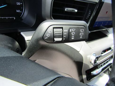Used 2024 Ford Explorer XLT w/ Equipment Group 202A AWD/4WD image 27