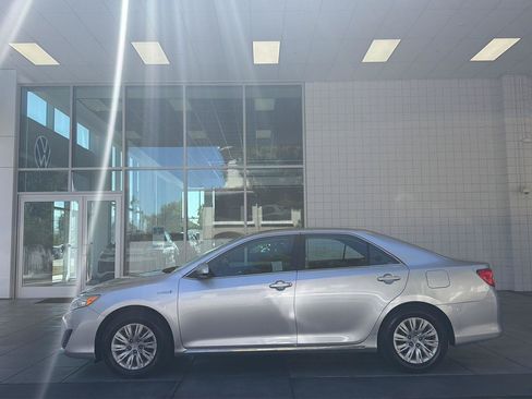 Used 2012 Toyota Camry LE FWD image 2