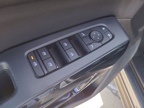 Certified 2024 Nissan Pathfinder SV image 19