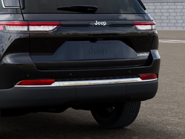 New 2027 Jeep Grand Cherokee Laredo RWD image 13