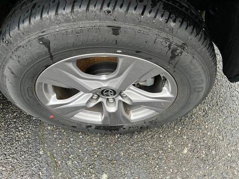 Used 2025 Toyota RAV4 XLE image 30