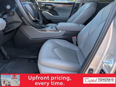 Used 2023 Toyota Highlander Platinum image 15