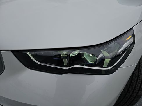 Used 2025 BMW 530i w/ Premium Package image 32