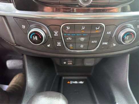 Used 2021 Chevrolet Traverse Premier AWD/4WD image 30