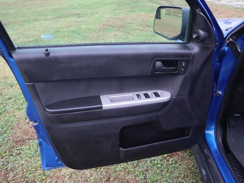 Used 2011 Ford Escape XLT image 23