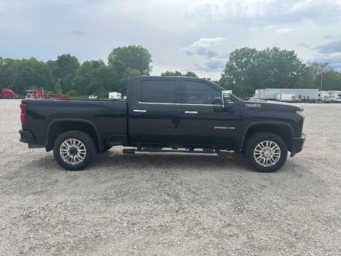 Used 2021 Chevrolet Silverado 2500 High Country w/ Z71 Off-Road Package AWD/4WD image 3
