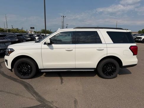 Used 2023 Ford Expedition XLT AWD/4WD image 7