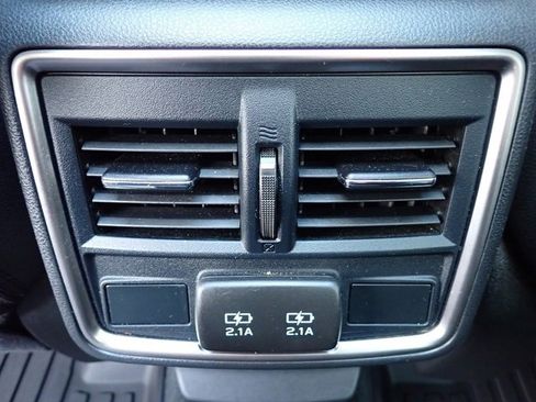 Used 2020 Subaru Forester Premium image 15