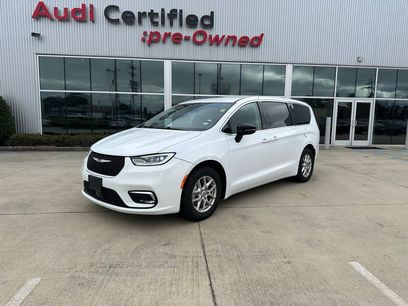 Used 2024 Chrysler Pacifica Touring-L