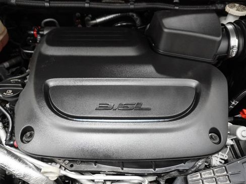 Used 2019 Chrysler Pacifica Touring Plus w/ S Appearance Package image 9