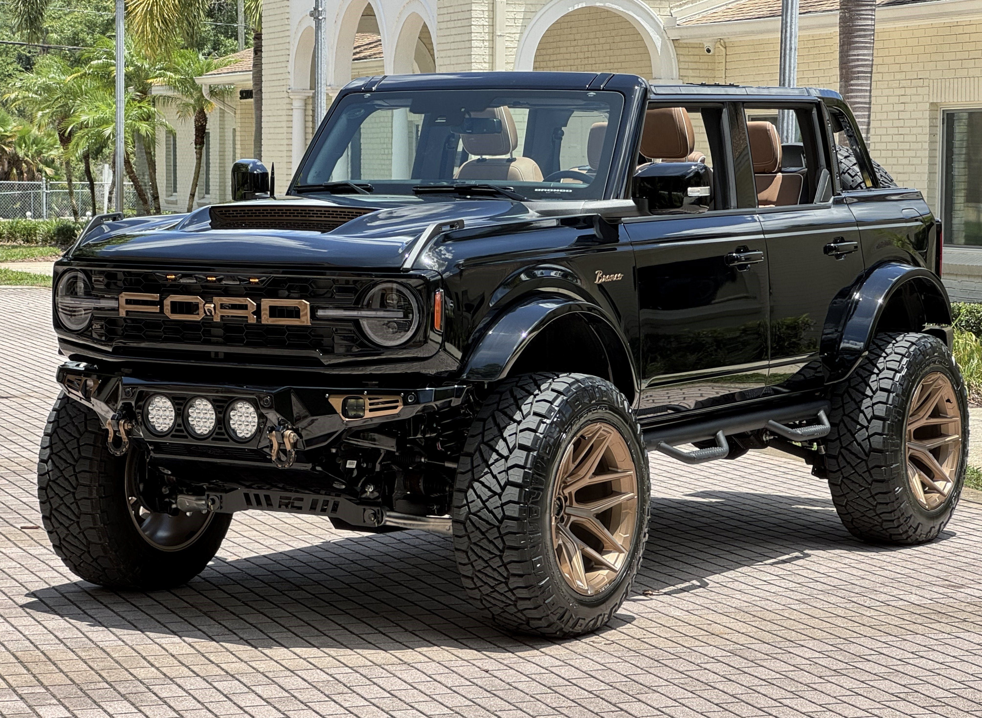 Used 2025 Ford Bronco Outer Banks AWD/4WD image 3