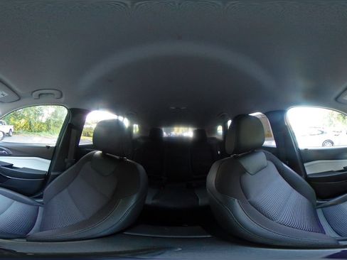 Used 2025 Chevrolet Trax LT w/ LT Convenience Package FWD image 36