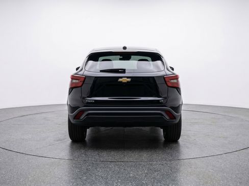 Used 2025 Chevrolet Trax LT FWD image 7