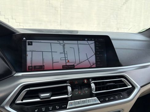 Used 2021 BMW X5 xDrive40i w/ M Sport Package AWD/4WD image 32