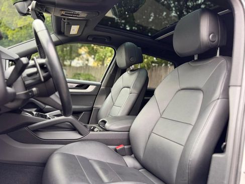 Used 2024 Porsche Cayenne AWD/4WD image 18
