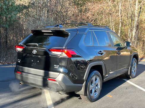 Used 2024 Toyota RAV4 XLE w/ Convenience Package image 5