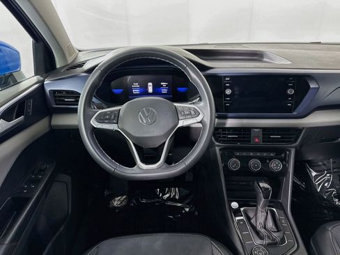 Certified 2023 Volkswagen Taos SE w/ Panoramic Sunroof Package AWD/4WD image 21