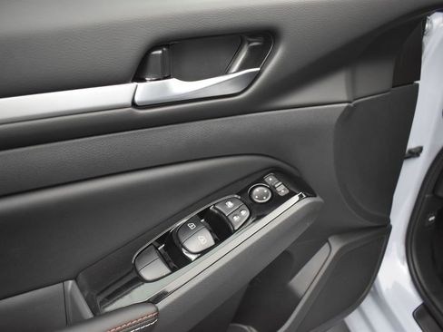 New 2025 Nissan Altima 2.5 SR image 26