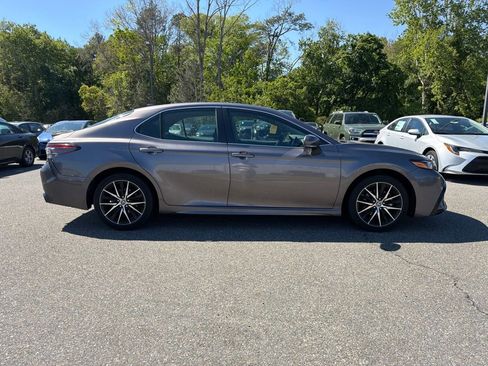 Used 2024 Toyota Camry SE FWD image 6