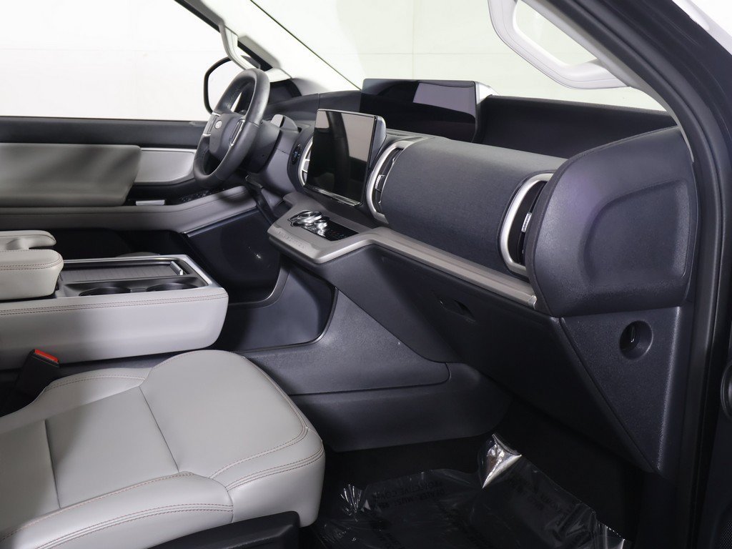 Used 2025 Ford Expedition Max Active AWD/4WD image 29