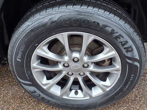 Used 2020 Jeep Cherokee Latitude Lux w/ Quick Order Package 26H Lux image 9