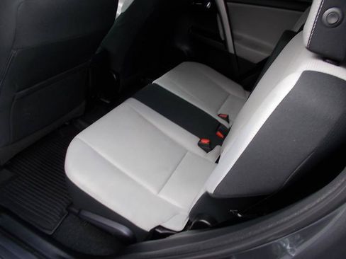 Used 2017 Toyota RAV4 XLE AWD/4WD image 24