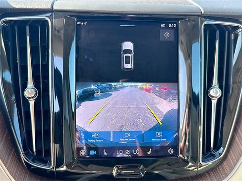 Used 2022 Volvo XC60 B5 Momentum image 15