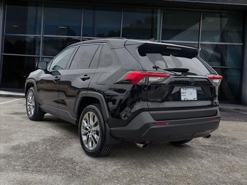 Used 2019 Toyota RAV4 XLE Premium image 4