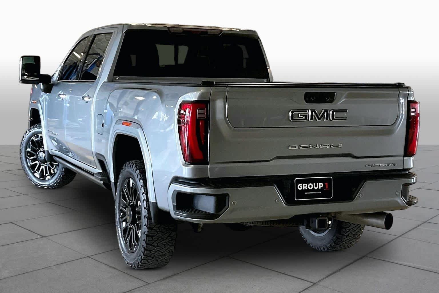 Used 2024 GMC Sierra 2500 Denali w/ Denali Reserve Package AWD/4WD image 11