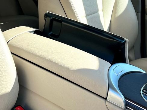 Certified 2022 Mercedes-Benz GLC 300 4MATIC image 33