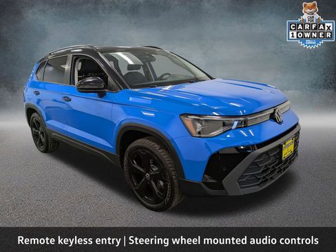 Used 2025 Volkswagen Taos SE AWD/4WD image 3