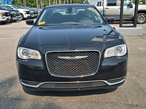 Used 2023 Chrysler 300 Touring RWD image 8