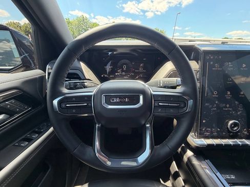 Used 2025 GMC Yukon Elevation AWD/4WD image 9