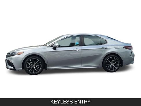 Used 2024 Toyota Camry SE FWD image 5