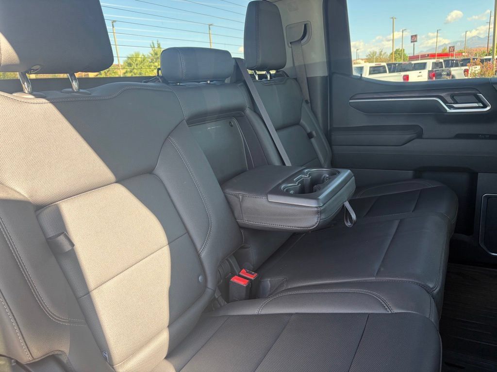 Used 2023 GMC Sierra 1500 SLT w/ X31 Off-Road Package AWD/4WD image 32
