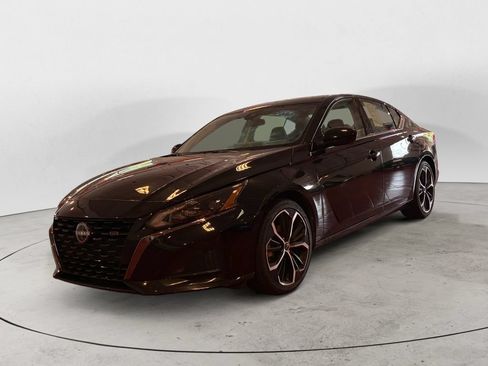 Used 2024 Nissan Altima 2.5 SR w/ SR Premium Package FWD image 7