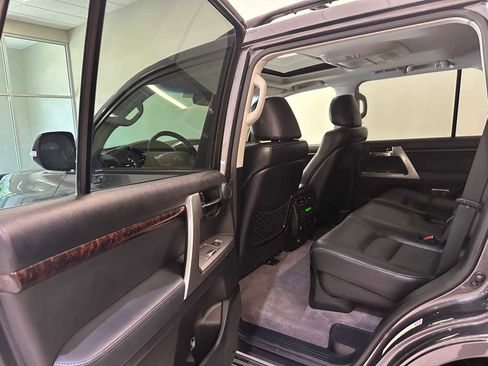 Used 2013 Toyota Land Cruiser AWD/4WD image 42