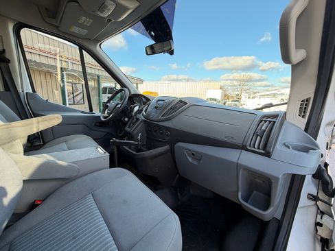 Used 2019 Ford Transit 250 130 Medium Roof image 9