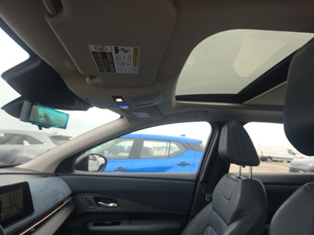 Used 2023 Nissan Ariya AWD/4WD image 14