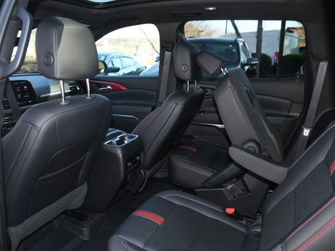 Used 2025 Chevrolet Traverse RS w/ LPO, Floor Liner Package image 17