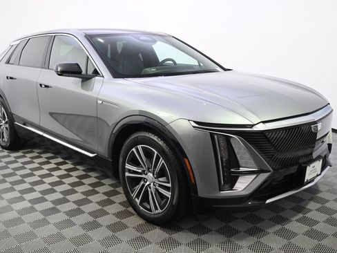 Certified 2024 Cadillac Lyriq Luxury AWD/4WD image 7