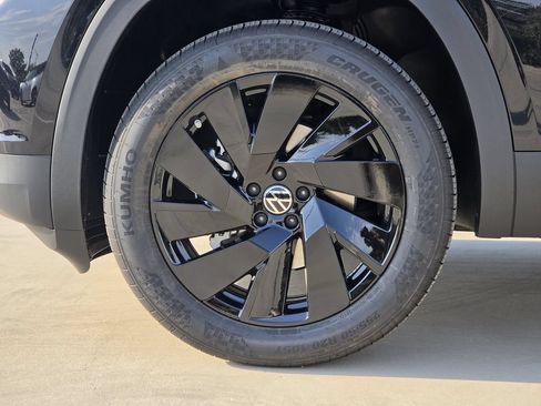New 2026 Volkswagen Atlas Cross Sport SE FWD image 8