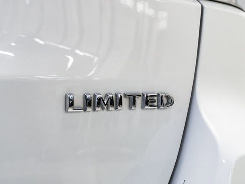 Used 2021 Jeep Grand Cherokee Limited w/ Luxury Group II image 28