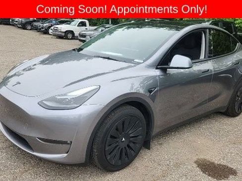 Used 2024 Tesla Model Y Long Range AWD/4WD image 1