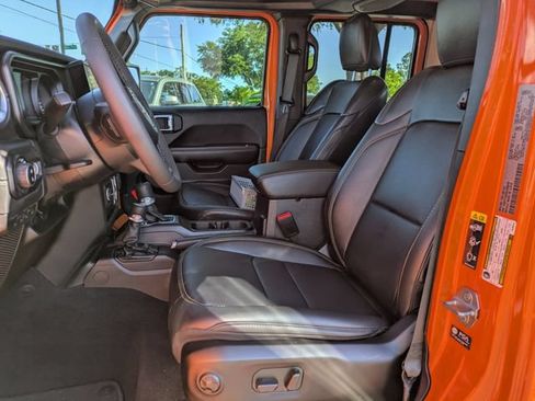 Used 2025 Jeep Gladiator Mojave AWD/4WD image 20