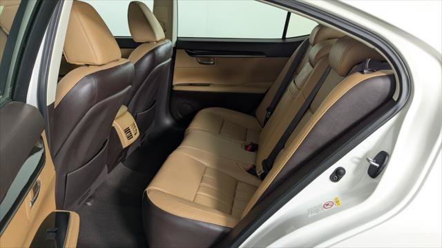 Used 2018 Lexus ES 350 w/ Luxury Package w/Wood Trim FWD image 17