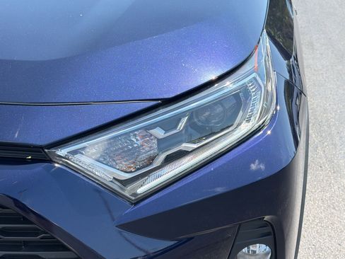 Used 2021 Toyota RAV4 XLE Premium image 11