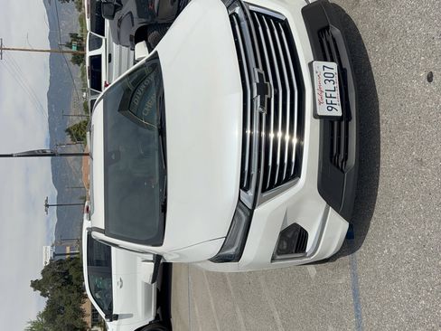 Used 2023 Chevrolet Traverse Premier image 3