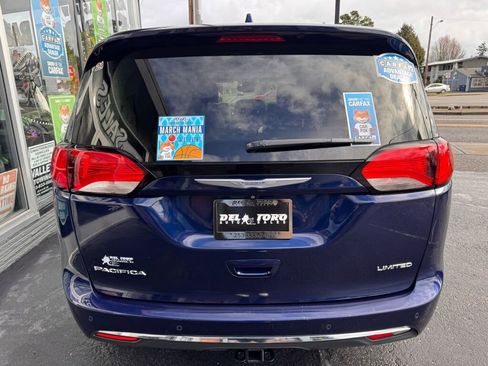 Used 2017 Chrysler Pacifica Limited image 7